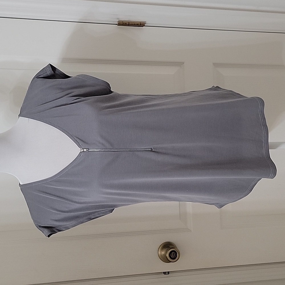 Green Envelope Size S Gray Stretchy Top, 1/2 Zip Front, Exc. Used Condition